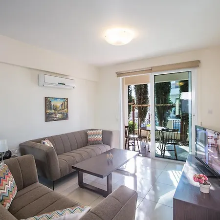 Beautiful With Private Pool, Paralimni 1241 *
