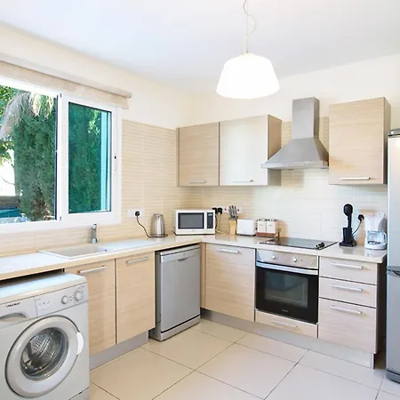 Beautiful With Private Pool, Paralimni 1241 *